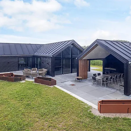 V Holiday home *
